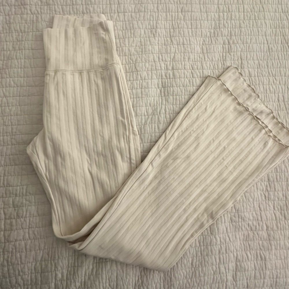 Aerie Offline Cream Ribbed Flare Leggings Size M